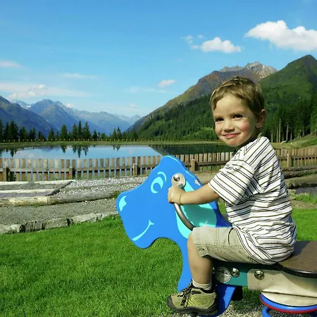 Daire In In Tyrol On The Slopes