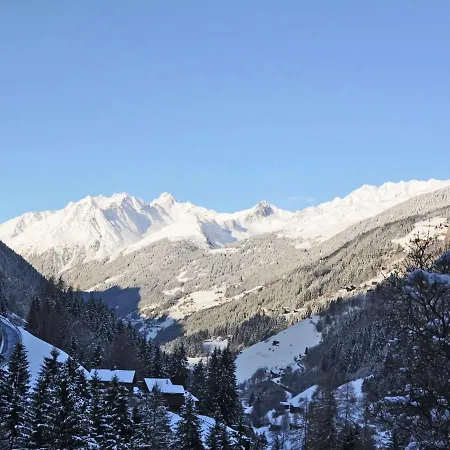 In In Tyrol On The Slopes Daire