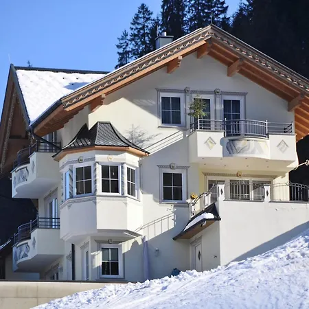 In Near Slopes Apartment *